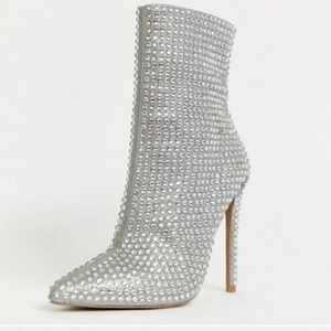 NEW! STEVE MADDEN Rhinestone Boots 5.5.